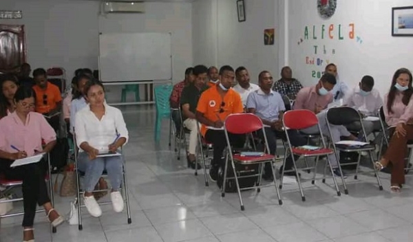 Asisténsia Legál ba Feto no Labarik (ALFeLa) hamutuk ho Sekretária Estadu no Igualdade (SEI) fó treinamentu pontu fokál SEI iha Postu Adminitrativu 12 la inkliu Rejiaun Administrativu Espesia Oe-Kusse Ambeno (RAEOA). Foto:Media SEI.