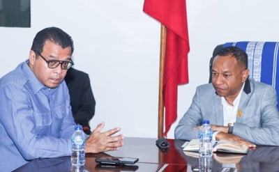 Ministériu Komérsiu no Indústria (MKI) hala’o reuniaun kortezia ho delegasaun Indonesia ne’ebé lidera husi Governador Institutu Rezilénsia Nasionál Repúblika Indónezia (Lembaga Ketahanan Nasional Republik Indonesia – Lemhannas RI), Andi Widjajanto hodi diskute Komersiu Ilegál iha Fronteira. Foto:Media Gabinete MKI.