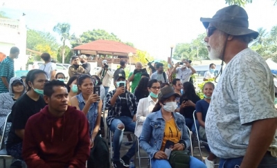 Eis Primeiru Ministru Xanana Gusmao koalia hela ho timor-oan ne'ebe kumpri karantina atu fila ba ida-idaik nia uma. Foto Jonio da Costa/INDEPENDENTE