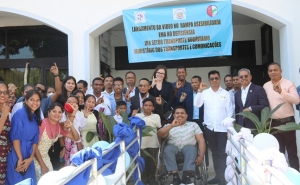 Asosiasaun Defisiénsia Timor-Leste hamutuk ho Vise Primeiru Ministru Dahuluk, Ministru Koordenadór Asuntu Sosiais no Ministru Dezenvolvimentu Rural Habitasaun no Komunitaria lansa rampa ba ema ho defisiénsia iha Ministeriu Transporte no Komunikasaun, Merkadu Lama, Dili, Tersa (04/06/24). Foto: Media ADTL.