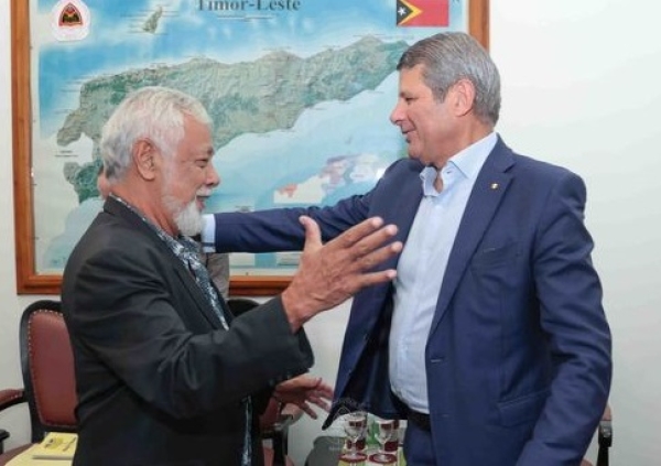 Reprezentante Espesiál Greater Sunrise Austrália, Steve Barcks hala'o enkontru ho Primeiru-Ministru, Kay Rala Xanana Gusmão hodi ko'alia kona ba prosesu dezenvolvimentu greater sunrise nian no iha rezultadu enkontru ne'e Governu Austrália no Timor-Leste konkorda malu hodi halo estudu viabilidade foun ba konseitu dezenvolvimentu Greater Sunrise. Foto:Media GPM.