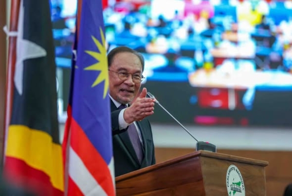 Foto: Dato‘ Seri Anwar Bin Ibrahim hato&#039;o diskursu iha ambitu sesaun solene neebe hala&#039;o iha PN kuarta ne&#039;e (24/09/25). Foto:Media GPM.