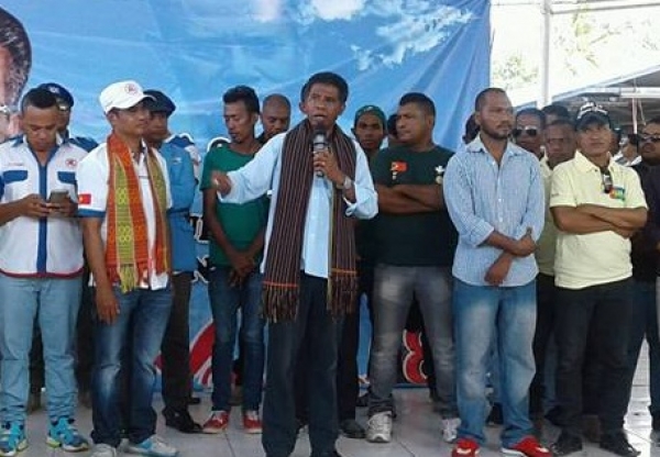 KALOHAN hala'o dialogu aberta ho vendedor sira iha merkadu Taibesi