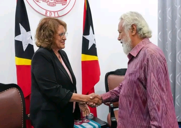 Embaixadora Maria Natália Guterres Viegas Carrascalão Conceição Antunes simu orientasaun hosi Primeiru-Ministru (PM), Kay Rala Xanana Gusmão. FOTO: Media G-PM