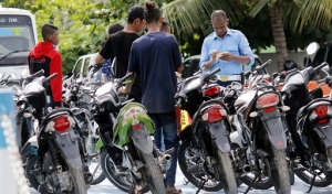 Polisia prende motor ne&#039;ebe halo pawai ba kandidatu PR Lu-Olo