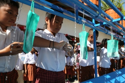 Maneiras fase liman nebe loos. Foto UNICEF iha Timor-Leste