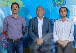 Hafoin remata lansamentu ba programa “Edukasaun ba Ema Hotu” iha Studio III, INDEPENDENTE, Hudi Laran, Dili, tersa (04/06/24), Koordenadór Gabinete Apoia Sosiedade Sivil, Joaquim Freitas foto hamutuk ho Diretór TLCE José Monteiro no mós Diretór Nasional Tekniku Vokasional iha Ministeriu Edukasaun, Fernando Mouzinho Gama. Foto:INDEPENDENTE.