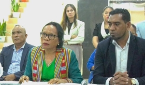  Ministra Solidariedade Sosial no Inkluzaun (MSSI), Verónica das Dorres hamutuk ho Prezidente INSS Arlindo Pinto no Diretór sira husi MSSI, relata ba publiku, relasiona ho loron pagamentu ba benifisiariu pensaun sosial. MSSI, Kaikoli, Dili, (12/03/24). Foto:INDEPENDENTE.