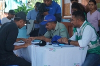 Komunidade afeitadu husi alagramentu estrada iha área Kulu-hun asina termu aseitasaun husi MOP hodi bele hetan sira nia Direitu (Indeminizasaun).  Hafoin asina termo aseitasaun ne’e Governu sei entrega ba Ministeriu Finansas, nune’e bele halo pagamentu bazeia ba estimasaun ne’ebé iha tuir dadus ne’ebé rekolla ona. Sede Suku Kulu-hun, Kuarta (16/04/25). Foto:INDEPENDENTE