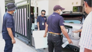 Komisaun Anti Korupsaun liu husi Servisu Investigasaun Kriminal halo buska ba Dirijente Timor-Gap ho inicial AC, iha nia rezidensia Kampung Baru, Suku Komoro, Postu Administrativu Dom Aleixo, Munisipiu Dili, kuarta ne’e (17/12). Foto:INDEPENDENTE 