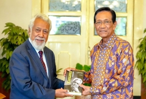 Primeiru-Ministru (PM), Kay Rala Xanana Gusmão hala’o vizita ofisiál ida hodi hasoru-malu ho Liurai Jogjakarta, Sri Sultan Hamengkubuwono X iha ninia servisu fatin Rejiaun Espesiál Jogkarta (DIY, sigla Indonézia), segunda (08/12/2025).  Foto:Media GPM