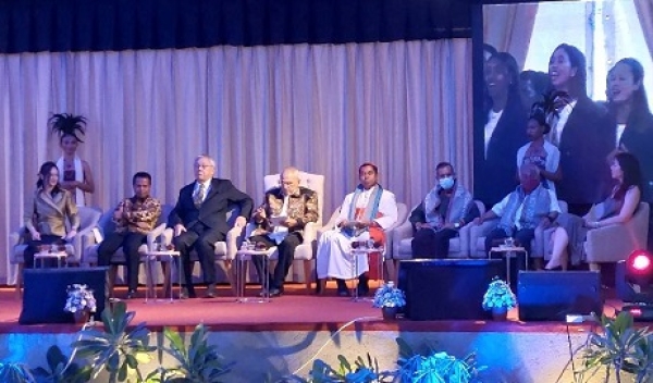 Na'in ba Pelican Paradise, Datuk Edward Ong hasai foto hamutuk ho Prezidente Republika, José Ramos Horta, Primeiru Ministru, Taur Matan Ruak, Prezidente Parlamentu Nasional, Anicetu Guterres no mos Kardeál Dom Virgilio do Carmo da Silva. Foto:Media Gab. PM.