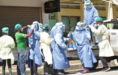 Pessoal Saude sira halao atendimentu ba suspeitu COVID-19. Foto INDEPENDENTE