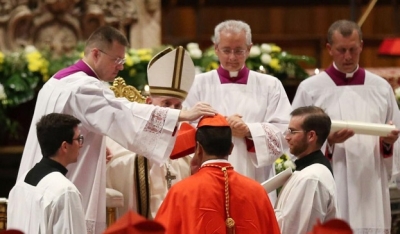 Amu Papa Francisco tula liman ba Kardeal Dom Vigilio do Carmo da Silva, iha Vatikanu Roma. Foto:Media PR.