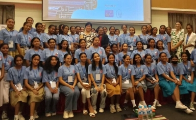 Partisipante foto hamutuk ho SEI, Prezidente ANC, Xefe Gabinete MTK no Diretora Rejional ba Asia Pasiffiku, hafoin remata seminariu ho topiku “Abilidade Dijitais ba Moris Nian”, iha Suai Room, Timor-Plaza, (11/08). Foto:INDEPENDENTE/Ivonia.