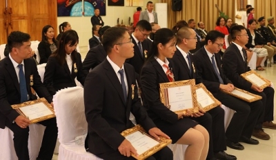 A team of 12 medical specialists from China.