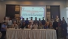 Diretor Ezekutivu ADTL Cesario da Silva Hasai Foto Hamutuk ho Reprezentante MSSI, Governu Autralia ba Asuntu Difesensia inkluzivu no lideransa ba EhD inkliu membru ADTL hafoin partisipa iha Abertura Diskusaun Painel ba Promosaun no Protesaun EhD iha salaun City 8  Manleuana segunda 02/12. Foto: INDEPEDENTE/ Ivonia.