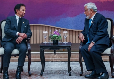 Primeiru-Ministru, Kay Rala Xanana Gusmão realiza enkontru bilaterál ho Liurai no Primeiru-Ministru Brunei Darussalam, Hassanal Bolkiah hodi deskute kooperaun servisu rai rua ba futuru. Foto:Media Gabinete PM.