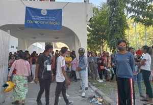 Eleitores sira ezerse sira nia direitu votu. Foto:INDEPENDENTE.