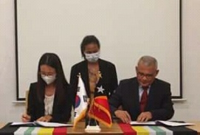 Governu Timor-Leste liuhusi Ministériu Finansas (MF) asina akordu ho Ajénsia Kooperasaun Internasionál Koreia (KOICA) ba dijitalizasaun istória funu Timor-Leste nian hahú 1975 to'o 1999, iha salaun CNC, Balidi (22/11). Foto:Media gabine.ti CNC.