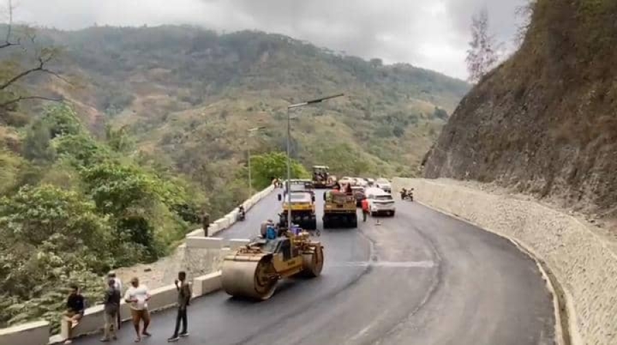 Konstrusaun ponte no estrada iha bee-tudak Fatisi. Imajen: Media Sosial.