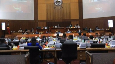 Primeiru Ministru asiste Debate Estensaun estadu emerjensia ba dala-14 iha Parlamentu Nasional. Foto: Media PM