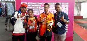 Teofilo Freitas (rua husi kuanan), sai atleta Timor Leste dahuluk ne’ebé hetan medalla osan-mean iha Asian Para Games 2018. FOTO: asianparagames2018.id 