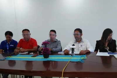 Komisaun Nasiónal Kontra Traballu Infantil (KNTI) ho parseiru hanesan KSTL, CCITL no SEFOPE, halo konferensia imprensa iha salaun GTI, Hudi-Laran Dili, sesta (14/05). Foto: Saturnina/Independente.