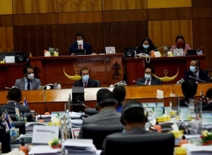 PM Taur Matan Ruak aprejenta pedidu Xefe Estadu ba deklarasaun estadu emerjensia ba dala-12, iha Parlamentu Nasional, kuarta (31/3). Foto GPM