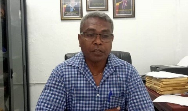 Diretór Eskola Sekundaria Jerál 4 de Setembru, Balide, Sergio A. da Cruz. Foto:INDEPENDENTE.