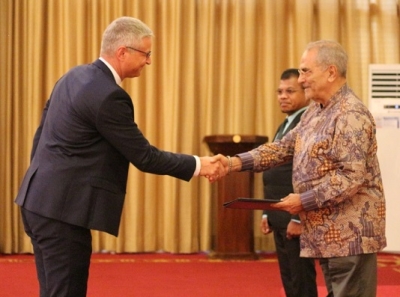 Prezidente Republika, José Ramos Horta, iha loron sesta (16/09), simu karta kredensial husi Embaixadór foun Uniaun Europeia (UE), iha Timor-Leste, Marc Fiedrich, iha Palasiu Prezidensial, Bairu Pite Dili. Foto:Media Gab. Embaxadora Uniaun Europeia.