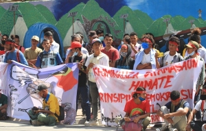 Protests over a proposed criminal defamation law spread to the University of Timor-Leste on Monday. Photo INDEPENDENTE.