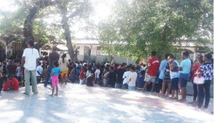 Votante sira iha sentru votasaun Komoro