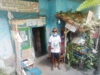 José Barreto Marques ho idade tinan 52 nu’udar sobrevivente 12 Novembru 1991, hela iha nia uma kiik ida iha area Komoro, Kinta (11/09). FOTO: INDEPENDENTE/Aquino Gomes.