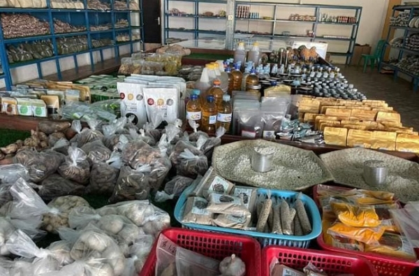 Produtu lokal ne&#039;ebe iha Loja do Povu. Foto:Media Gabineti MTKI.