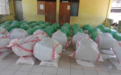 SEPS hamutuk ho WVTL apoia nesesidade bazika ba vitima inundasaun 887 iha Aldeia Anin-Fuik, Suku Kampu Alor, Postu Administrativu Don Aleixo, Munisipiu Dili. Foto: Januario Falo/Independente.