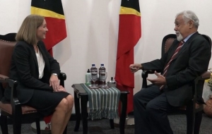 Embaixadóra Noruegia ba Indonezia no Timor-Leste, Rut Krüger Giverin, tersa ne’e (17/10), hasoru malu ho Primeiru Ministru Kay Rala Xanana Gusmão, hodi rona vizaun no planu husi Xefe Governu iha ninia Governasaun. Foto:INDEPENDENTE.