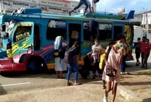 Bis Maliana tula estudante timor-oan hatuun iha Hotel Katuas. Foto Dok