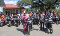 Sekretária Estadu ba Igualdade (SEI), entrega motorizada hamutuk 36 ba pontu fokál SEI husi postu administrativu 36 hodi mellora di’ak liután servisu iha nível suku no aldeia sira. Foto:Media Gabinete SEI.
