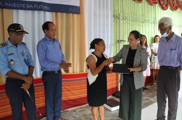 Vise-Ministra Solidariedade Sosiál no Inkluzaun, Chandrawati Signi Verdial hala'o abertura ofisial ba expansaun programa Bolsa da Mãe Jerasaun foun (BdM-JF) etapa daruak iha Munisípiu Vikeke. Foto:Media Gabineti MSSI.