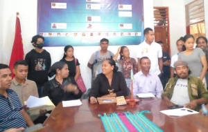 Konsellu Nasional Juventude Timor-Leste (CNJTL-Sigla Português) husu ba lideransa 17 husi Partidus Polítiku 17, ne&#039;ebé kompete ba Eleisaun Parlamentar tenki asegura estabilidade Nasional, Unidade Nasional no Defende valores ukun rasik an hodi tane interese povu no Nasaun nian. Foto:Ivonia/INDEPENDENTE.