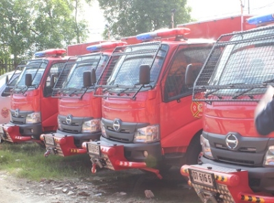 Bombeirus ne&#039;ebe Autoridade Protesaun Sivil distribui ba munisipiu 10. Foto:INDEPENDENTE.