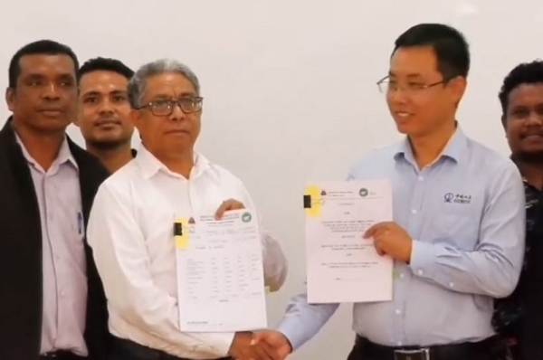 Ministru Agrikultura Pekuaria Peskas no Florestas asina akordu ho Kompañia CCECC kona ba Konstrusaun Projetu Eskema Irigasaun Sahen iha Munisipiu Manatutu ho Manufahi. Foto:INDEPENDENTE