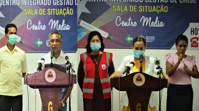 Reprezentante Sentru Integradu Jestaun Krize Rui Maria de Araujo ho Ministra Saúde interina Elia dos Reis Amaral halo konferensia ba imprensa iha horas diferente no loron hanesan iha CCD, DIli. Foto Jonio da Costa/INDEPENDENTE