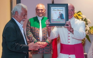 Primeiru-Ministru (PM), Kay Rala Xanana Gusmão no sarani Katólika Timor-Leste hato’o parabéns ba selebrasaun aniversáriu ba dala sanulu resin ida (11) eleisaun Sua Santidade Papa Francisco nian. Foto: Media GPM.