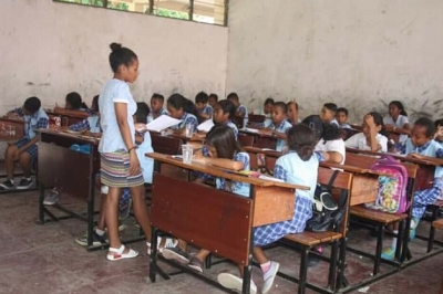 Estudante sira tuir hela aula. Foto:Dok.