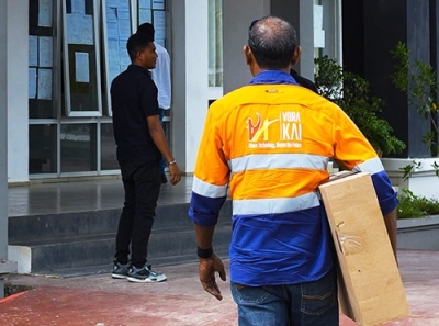 Ekipa husi empreza Vorakai, Lda. instala internet Starlink ba suku 450 iha teritoriu Timor-Leste. FOTO: Media Vorokai