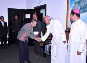 Bispo na&#039;in rua, inklui matebian Amo Bispu Baukau Dom Basílio do Nascimento hasoru malu ho Primeiru Ministru Taur Matan Ruak, iha Palacio Governu. Foto Doc: Media Palacio Governu.