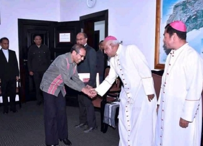 Bispo na'in rua, inklui matebian Amo Bispu Baukau Dom Basílio do Nascimento hasoru malu ho Primeiru Ministru Taur Matan Ruak, iha Palacio Governu. Foto Doc: Media Palacio Governu.