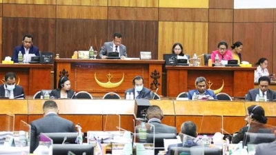 Deputadu no mos Governu iha debate ba OJE 2023, iha Parlamentu Nasional. Foto:Dok.